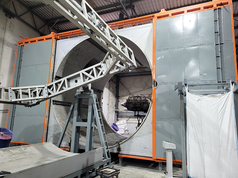 Australia shuttle rotomolding machine